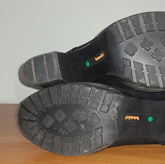 Boots - Picture 3 of 6